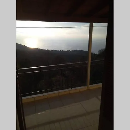 παραδοσιακό σπίτι με θέα *
