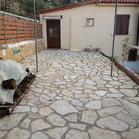 παραδοσιακό σπίτι με θέα *